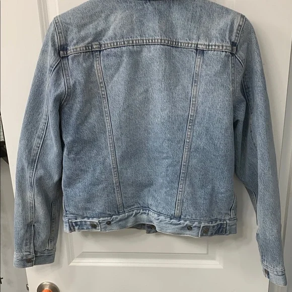 SALE❤️❤️❤️Levi's Blue Jean Jacket Classic Denim Style - Picture 2 of 4